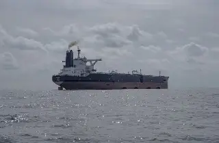 EU extiende el permiso para comerciar petróleo ruso ya cargado en buques ¿Cuánto tiempo?