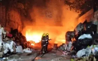 Arde el tiradero a cielo abierto de Nogales, Veracruz; fuego fue controlado