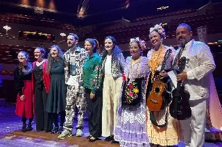 Arpista veracruzana lleva el son jarocho a Países Bajos y es premiada 