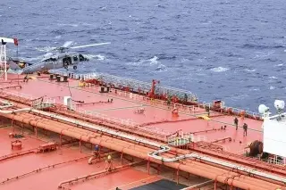 EU intercepta y aborda buque cisterna vinculado a Irán