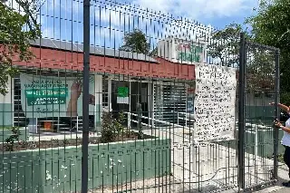 Quince días sin luz en centro de salud de Veracruz y CFE les quiere cobrar por reconectar