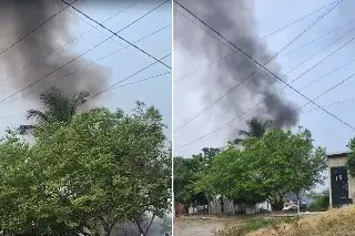 Bomberos de Veracruz atienden el incendio en colonia de Veracruz