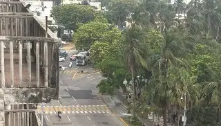 Tráfico pesado por cierres viales en el Centro Histórico de Veracruz 