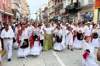 Se instituye el Día de la Veracruzaneidad; realizan el primer desfile 