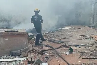 Bomberos atendieron incendio en colonia de Veracruz; esto se sabe