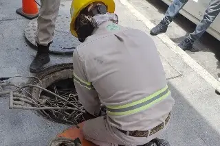 Tras incendio en zapatería del centro de Veracruz, CFE interviene