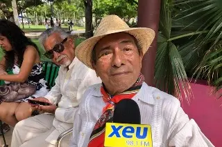 Celebra Milburgo que retomaron su idea de vestirse de jarochos en Día de la Veracruzaneidad