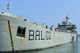 Atraca otro buque de la Armada en Veracruz; este es el motivo