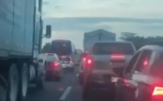 Cierre total por accidente en autopista de Veracruz