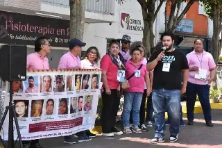 Colectivos recorren calles  con fichas de desaparecidos en Río Blanco, Veracruz