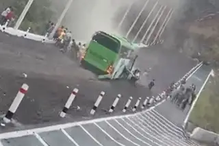 Autobús se queda sin frenos mientras descendía en Cumbres de Maltrata