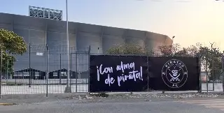 El “Pirata Fuente” se viste de negro y blanco de los Piratas FC