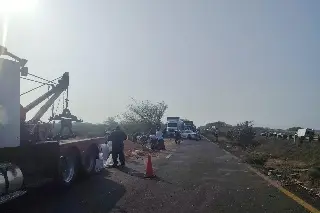 Hay cierre parcial de circulación en carretera de Veracruz; checa a qué altura