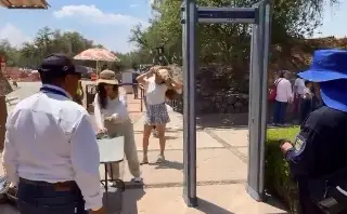 Tras tiroteo, instalan arcos detectores de metal en zona arqueológica de Teotihuacán