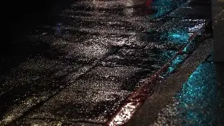 Muere en motocicleta tras derrapar y chocar, la madrugada de este lunes