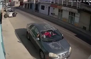Captan agresión a mujer en auto. Piden investigar el caso (+Video)