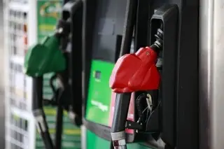 Esto pasará con precios de la gasolina por guerra en Oriente Medio 