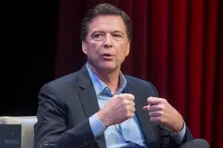 Giran orden de aprehensión contra exdirector del FBI; de esto lo acusan 