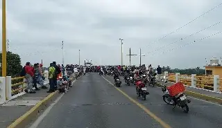 Bloqueo en el acceso al Puente Tuxpan, esto exigen 