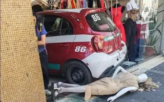 ¿Cómo llegó ahí? Hombre se mete con todo y taxi a tienda en centro Orizaba, Veracruz 