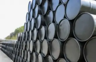 Petróleo brent 'brinca' hasta los 120 dólares por barril por tensión en Ormuz