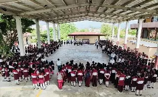 Mensaje y foto de alumno con arma de fuego causa alarma en secundaria al sur de Veracruz