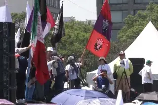 Contingentes de trabajadores hacen mitin en Zócalo de CDMX. Esto exigen