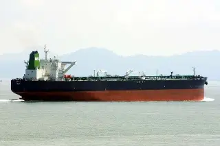 Gran petrolero iraní evade bloqueo de EU en estrecho de Ormuz, según portal especializado