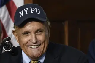 Exalcalde de Nueva York Rudy Giuliani está hospitalizado en condición crítica pero estable