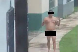 Hombre desnudo fue captado caminando por calles de Xalapa 
