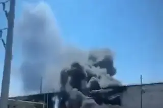 Impactante incendio por choque entre tren y una pipa en Querétaro