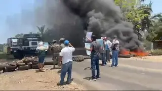 Bloquean carretera Costera del Golfo con rumbo a Catemaco; esto se sabe