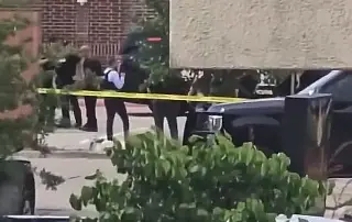 Deja dos muertos y tres heridos tiroteo en estacionamiento de supermercado en Texas