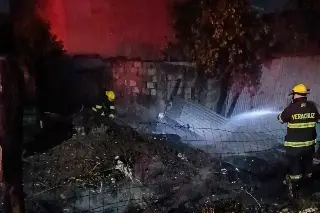 Otra vez, 2 incendios la noche de este martes sofocados por Bomberos de Veracruz