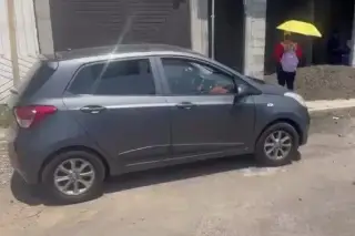 Deja a hija de 3 años dentro de auto expuesto a las altas temperaturas mientras compraba boletos para concierto