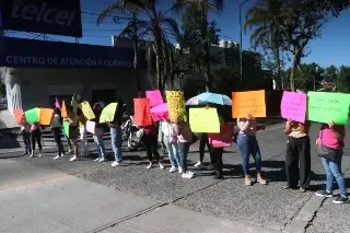 Padres de familia bloquean Ávila Camacho, exigen a SEV devolución de auditorio y estacionamiento