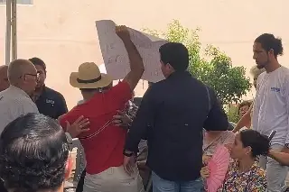 Manifestante arma zafarrancho en evento de la alcaldesa de Boca del Río 