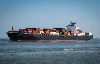 Naviera surcoreana descarta ataque de Irán en barco dañado en Ormuz