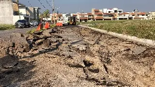 Inician trabajos de reparación de mega socavón en Boca del Río