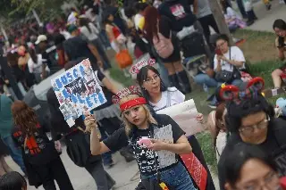 Aficionados de BTS acuden a concierto en CDMX a pesar de la escasez de boletos