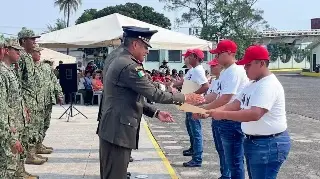 Más de 300 jóvenes reciben constancia del SMN