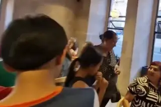 Sacan a diputada de Morena y a funcionarios de restaurante 'para que se pongan a trabajar' (+Video)