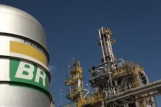 Petrolera brasileña Petrobras podría invertir en operaciones en México y Venezuela 