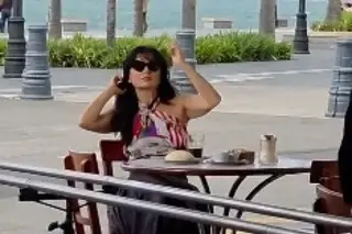 Captan a Ana de la Reguera en reconocido café en el puerto de Veracruz (+Video)