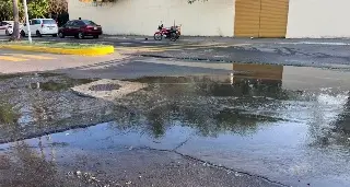 Reportan fuga de agua en colonia de Veracruz 