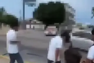 Expulsan a alumno de secundaria tras pelea a golpes en Veracruz 
