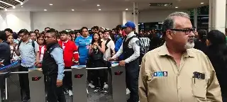 'Colapsa' Tren Ligero de la CDMX por semifinal entre Cruz Azul y Guadalajara