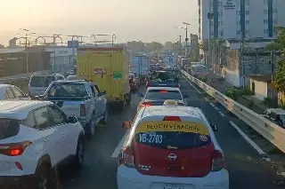 Tráfico intenso en la carretera Veracruz-Xalapa, por esta razón 