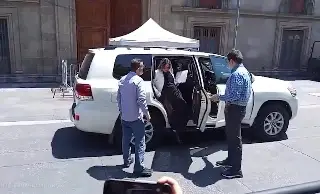 Yeraldine Bonilla, gobernadora interina de Sinaloa, llega a Palacio Nacional (+Video)