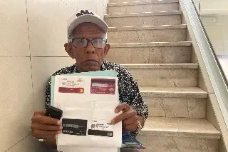 Adulto mayor acusa que en Banco del Bienestar le robaron su tarjeta y dinero en Veracruz